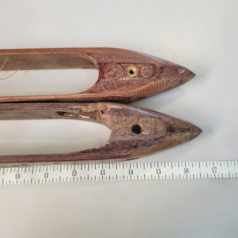 Vintage Wooden Textile Loom Shuttles Set of Two Weaver Tools Draper and Formica - Picture 3 of 12